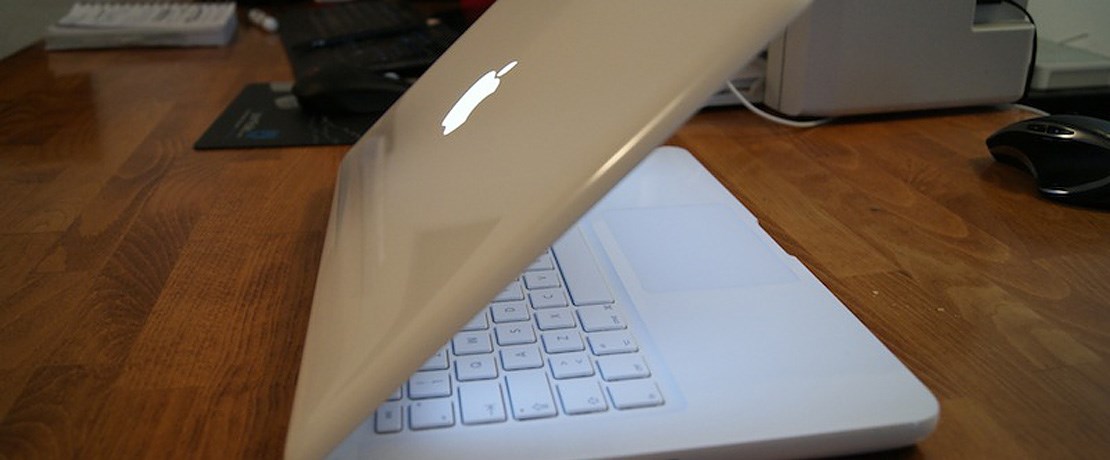 Test: Apple MacBook White