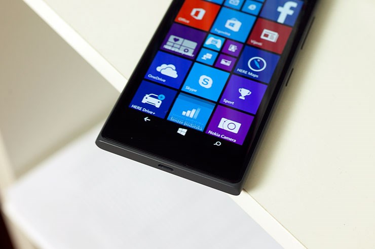 Nokia-Lumia-735-recenzija-iz-ruke-hands-on-review-10.jpg